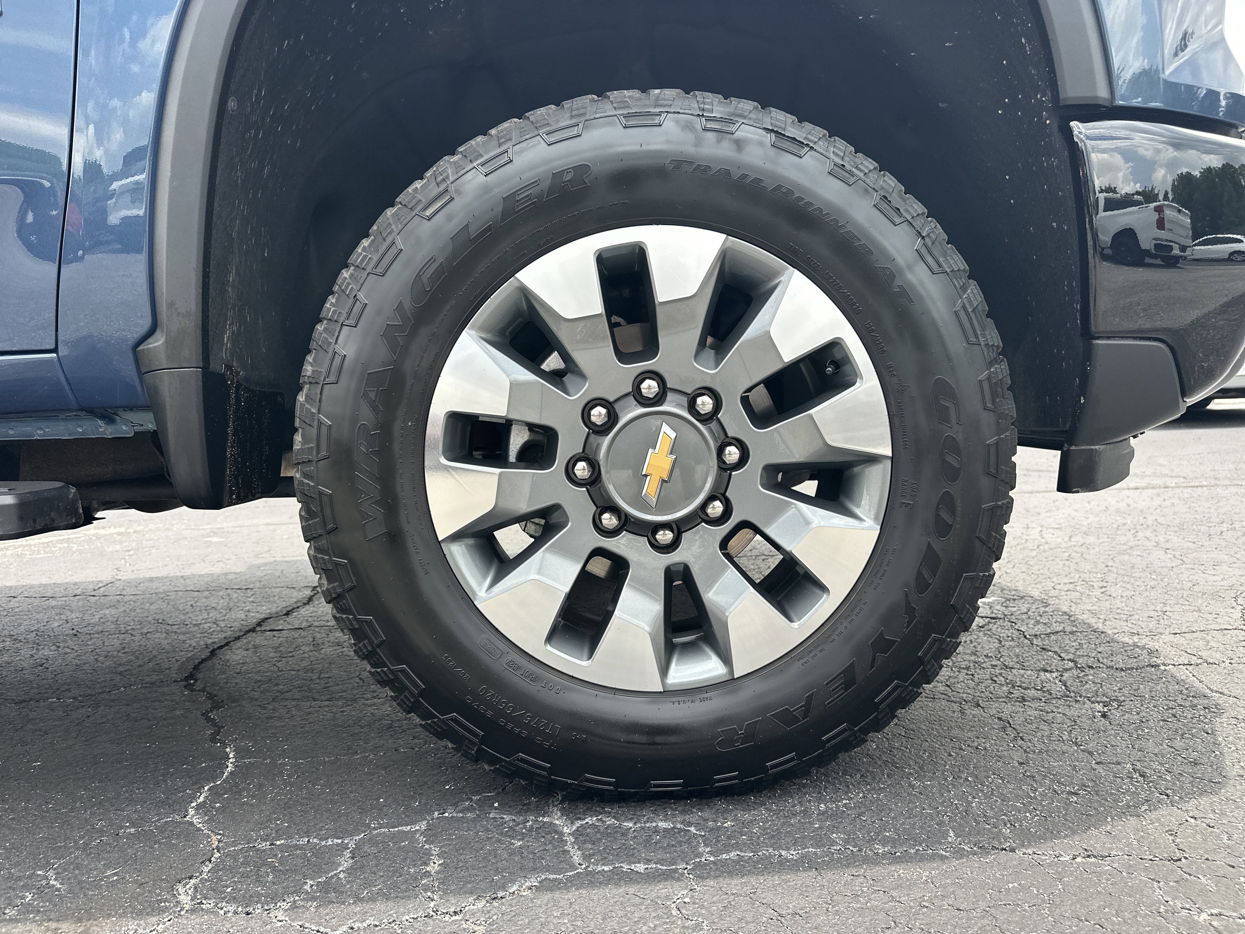 Used 2025 Chevrolet Silverado 2500 Custom w/ Custom Value Package AWD/4WD image 13