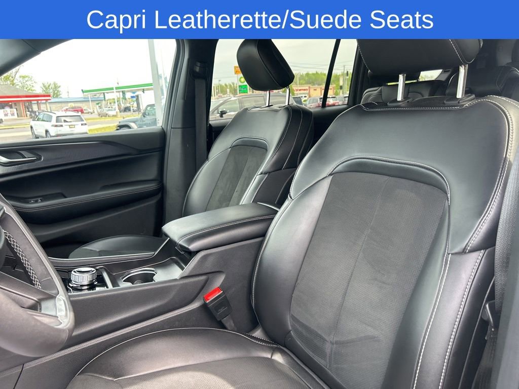 Used 2025 Jeep Grand Cherokee L Altitude AWD/4WD image 10