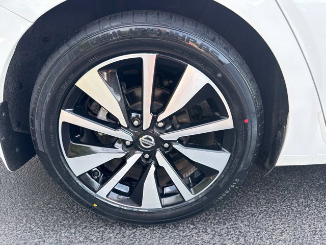 Used 2023 Nissan Sentra SV w/ SV Premium Package FWD image 10