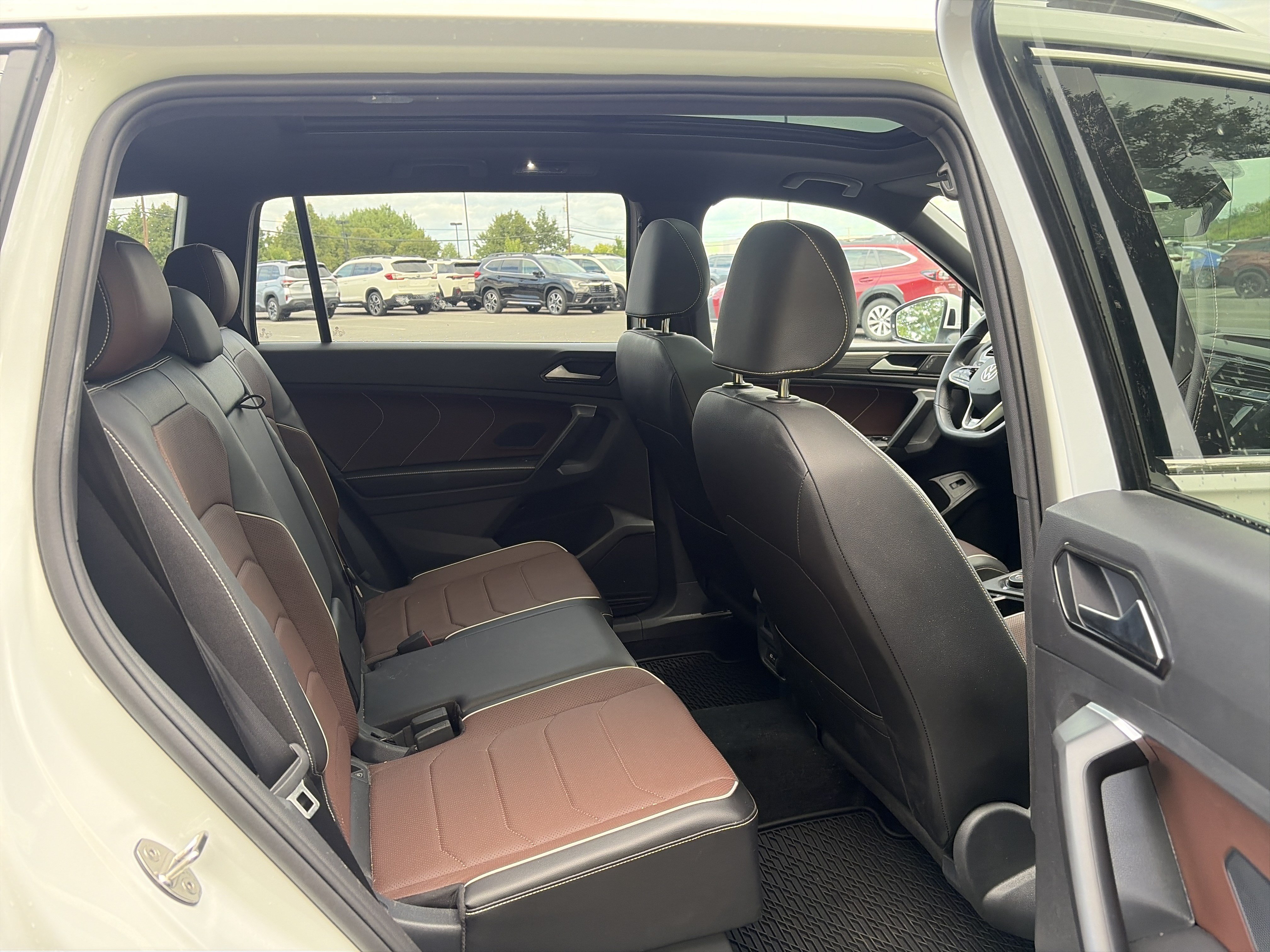 Certified 2024 Volkswagen Tiguan SEL R-Line AWD/4WD image 27