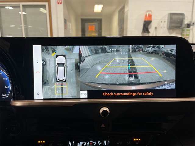 Used 2025 Toyota Crown Signia image 17