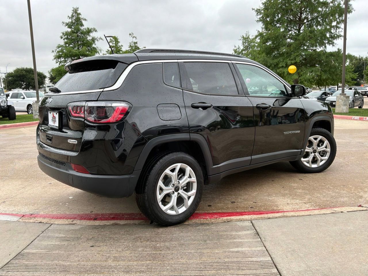Used 2025 Jeep Compass Latitude AWD/4WD image 6