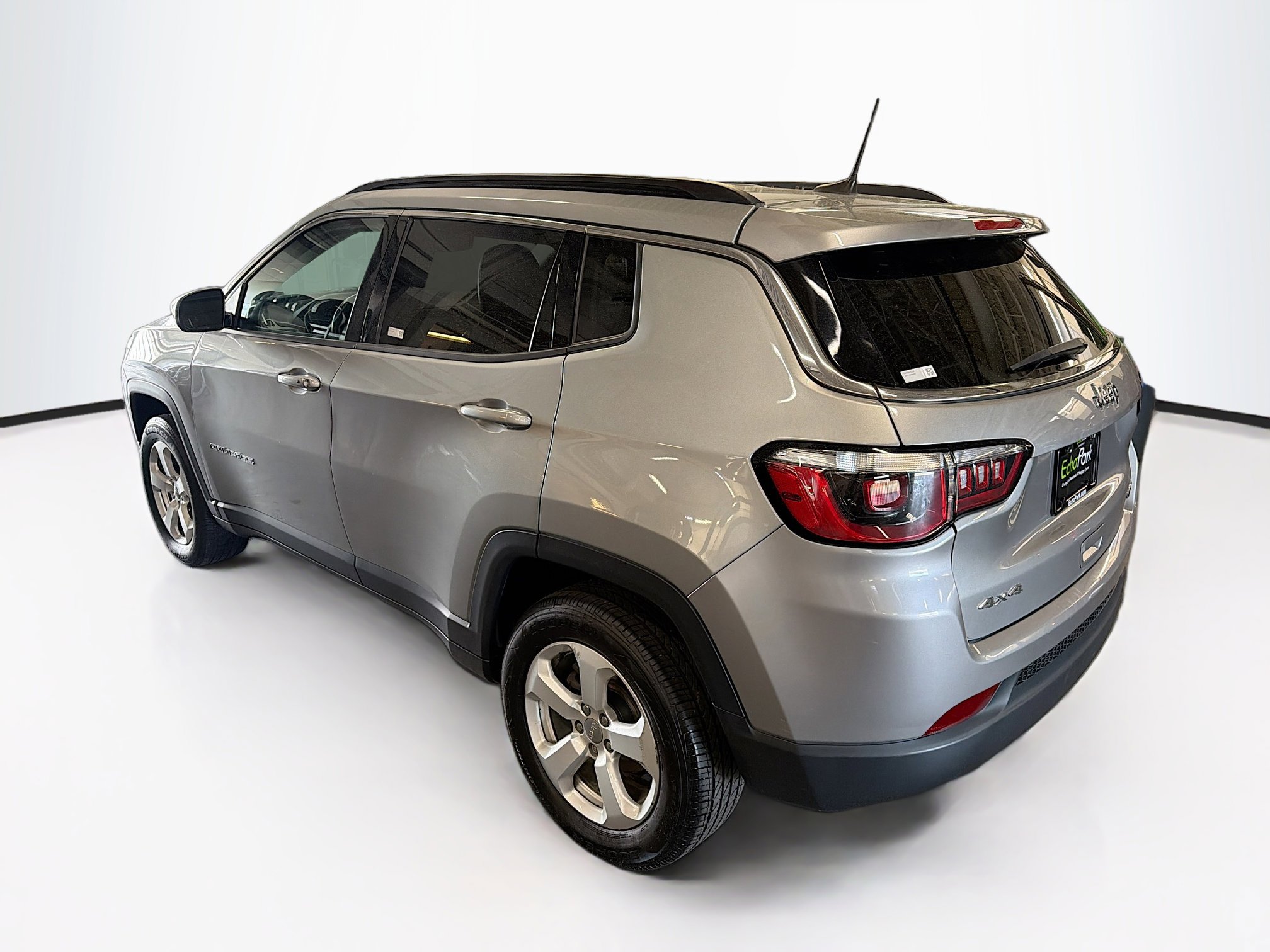 Used 2019 Jeep Compass Latitude w/ Popular Equipment Group AWD/4WD image 5