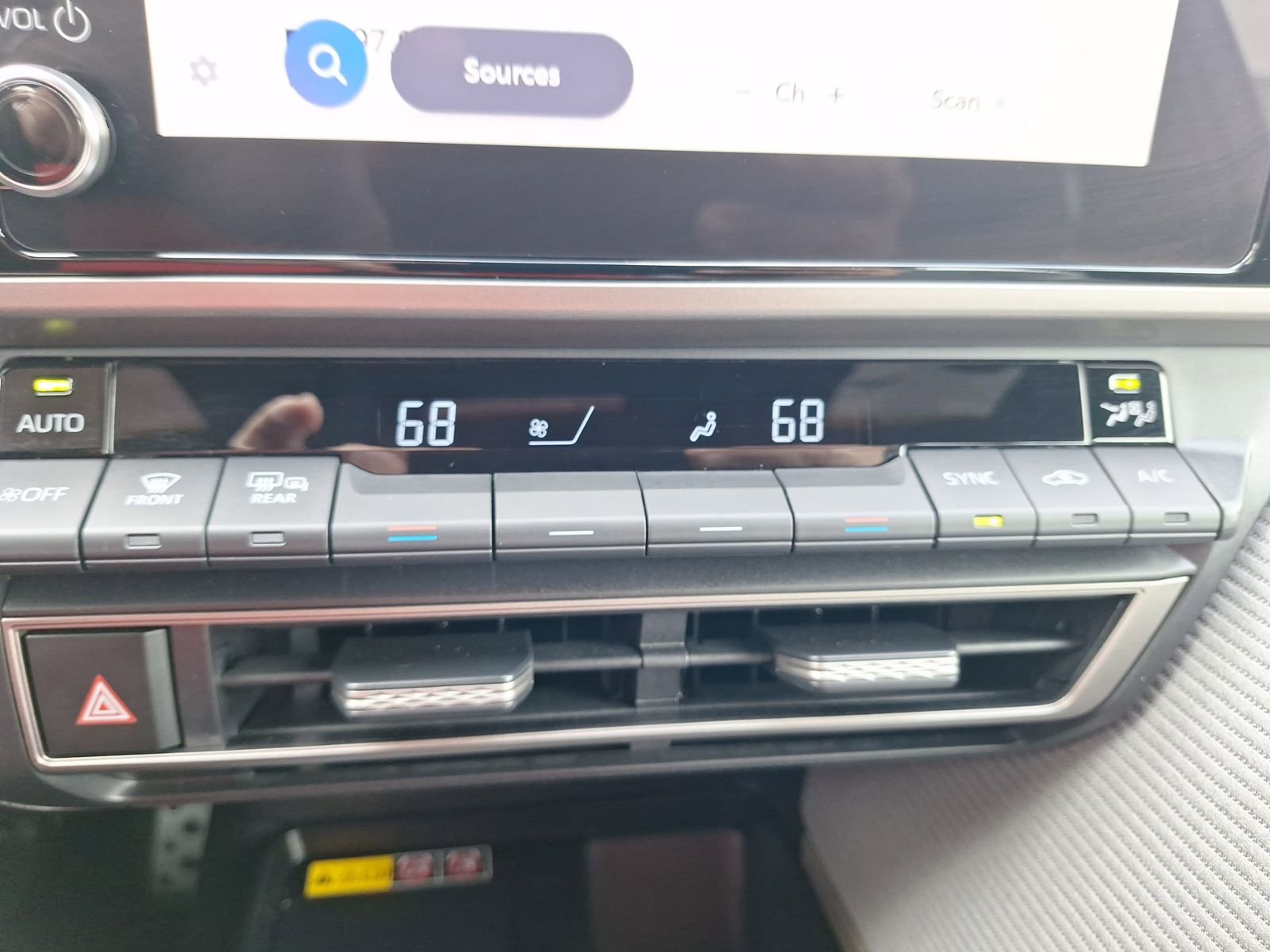 Used 2025 Toyota Camry SE FWD image 26