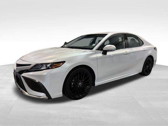Used 2023 Toyota Camry XSE image 3