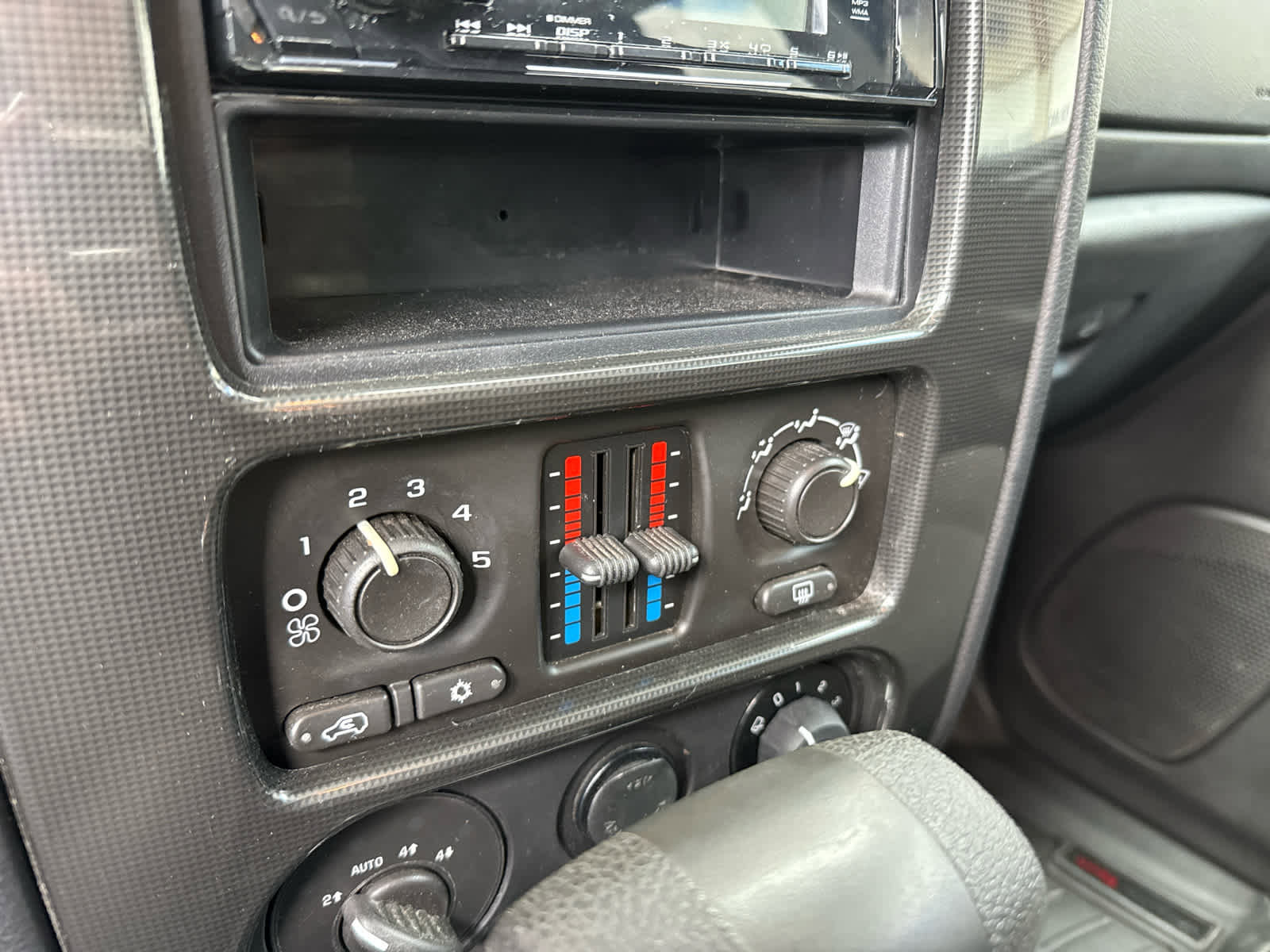 Used 2008 GMC Envoy SLE image 20