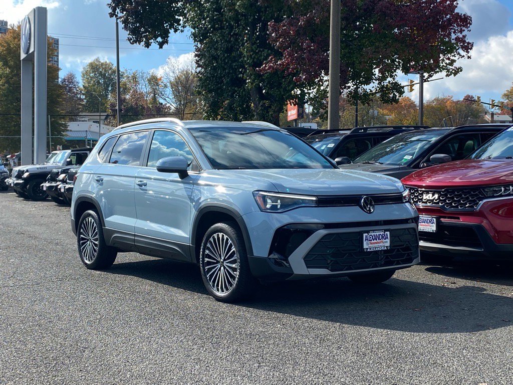 Used 2025 Volkswagen Taos SE