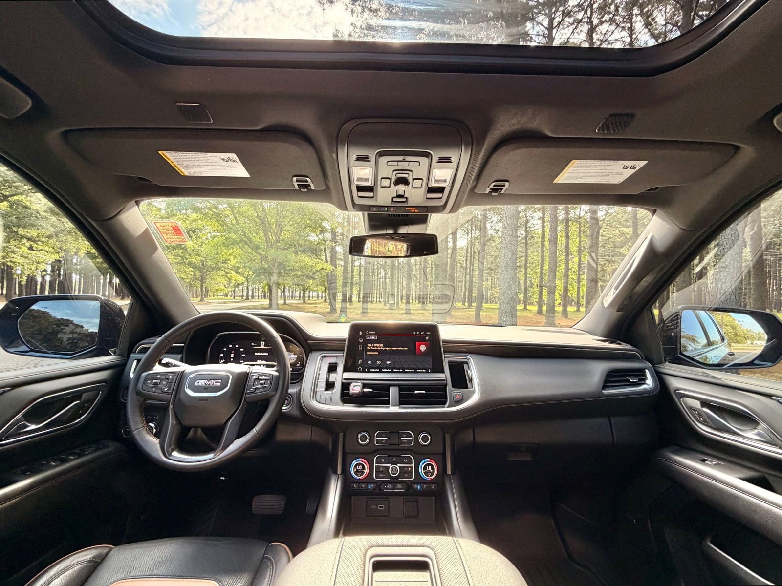 Used 2023 GMC Yukon AT4 w/ AT4 Premium Package AWD/4WD image 2