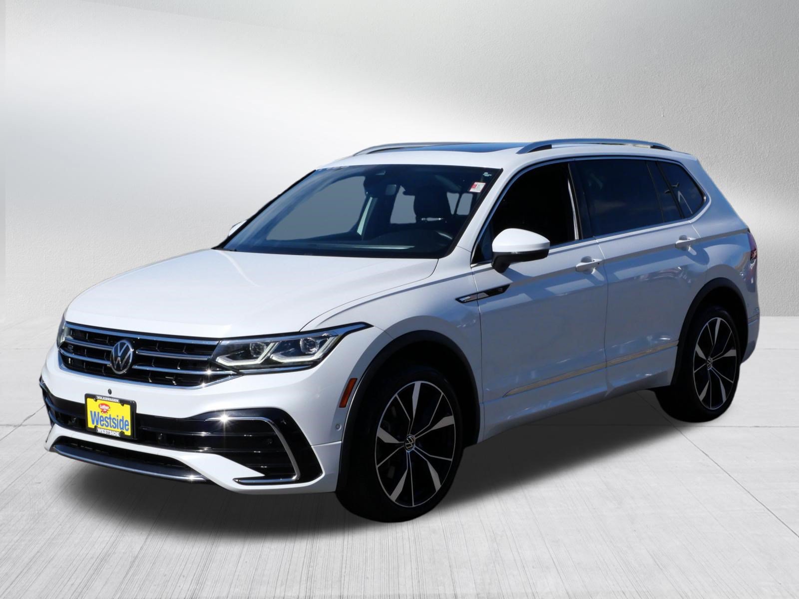 Used 2022 Volkswagen Tiguan SEL R-Line AWD/4WD image 3