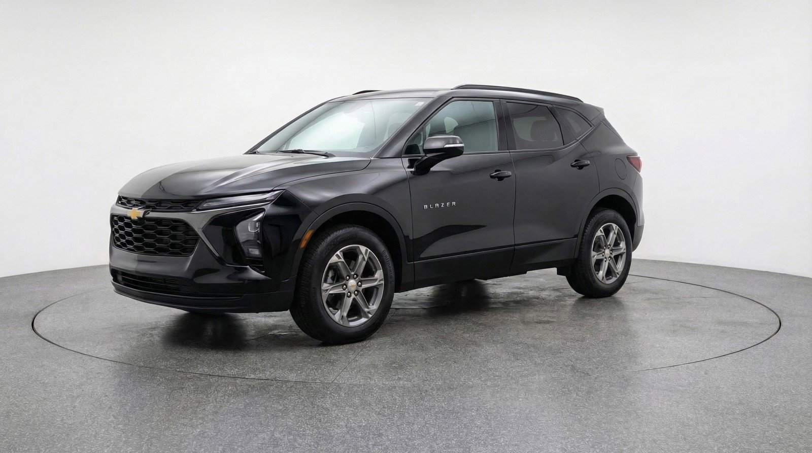 Used 2025 Chevrolet Blazer LT image 3