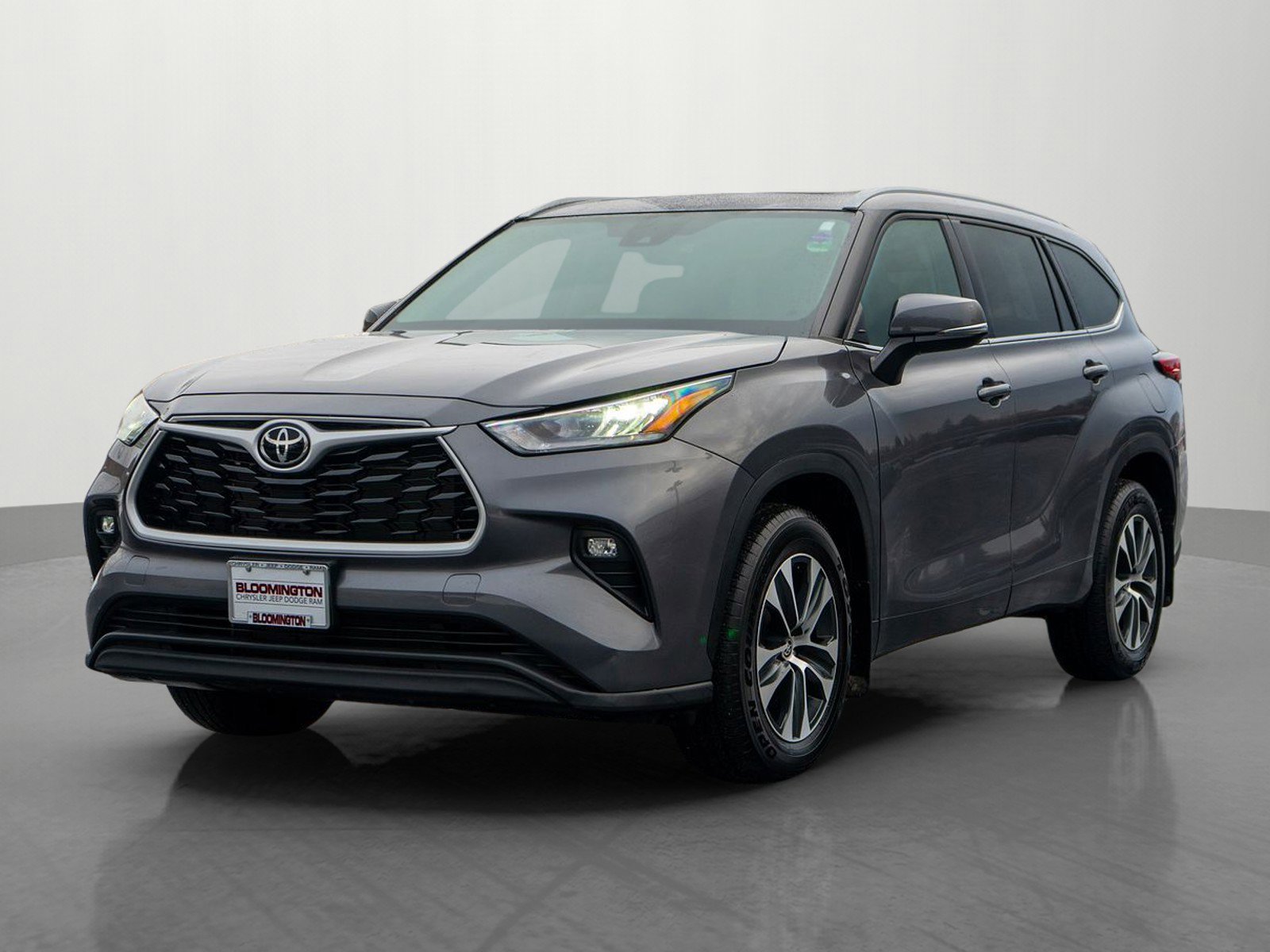 Used 2022 Toyota Highlander XLE image 3