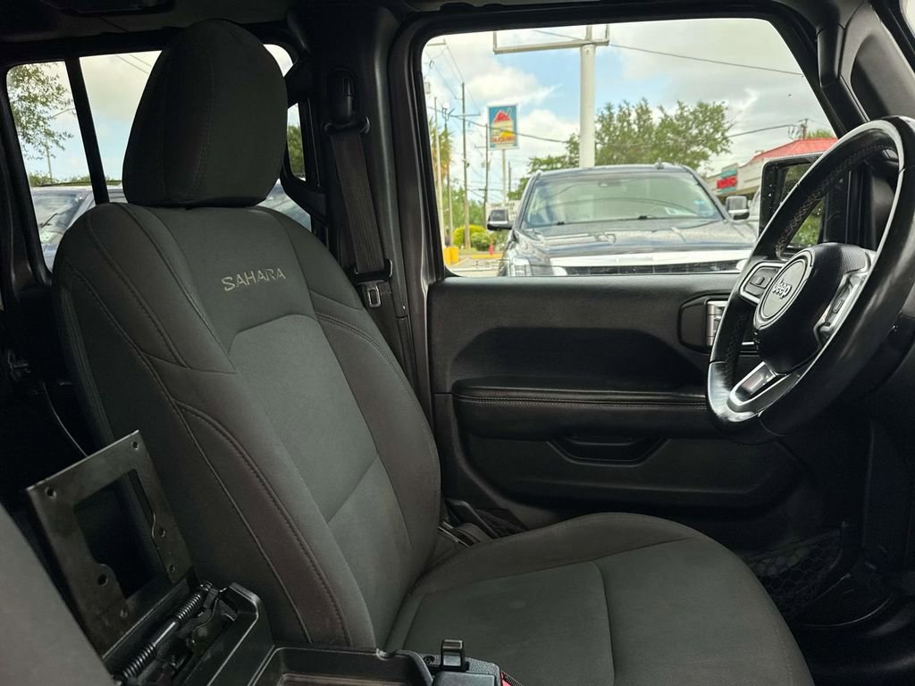 Used 2019 Jeep Wrangler Unlimited Sahara image 12