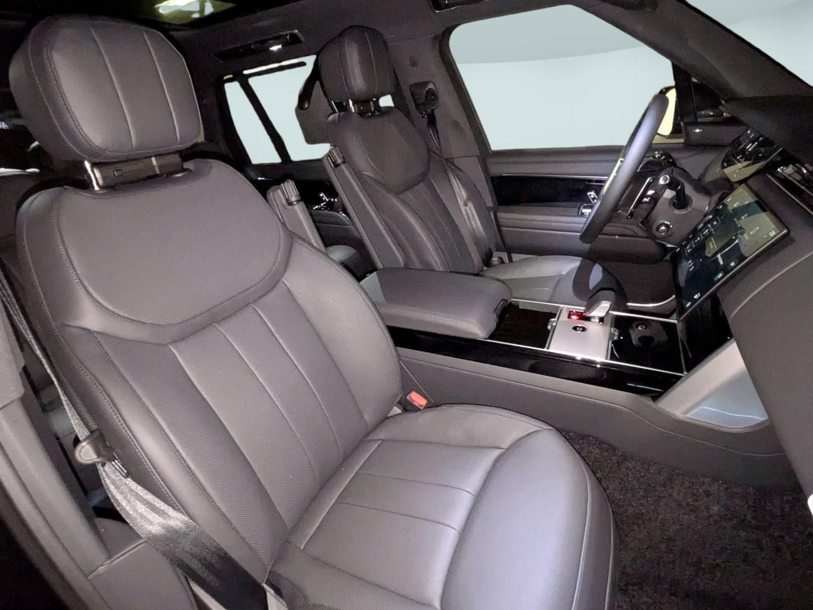 New 2026 Land Rover Range Rover Long Wheelbase SE AWD/4WD image 30