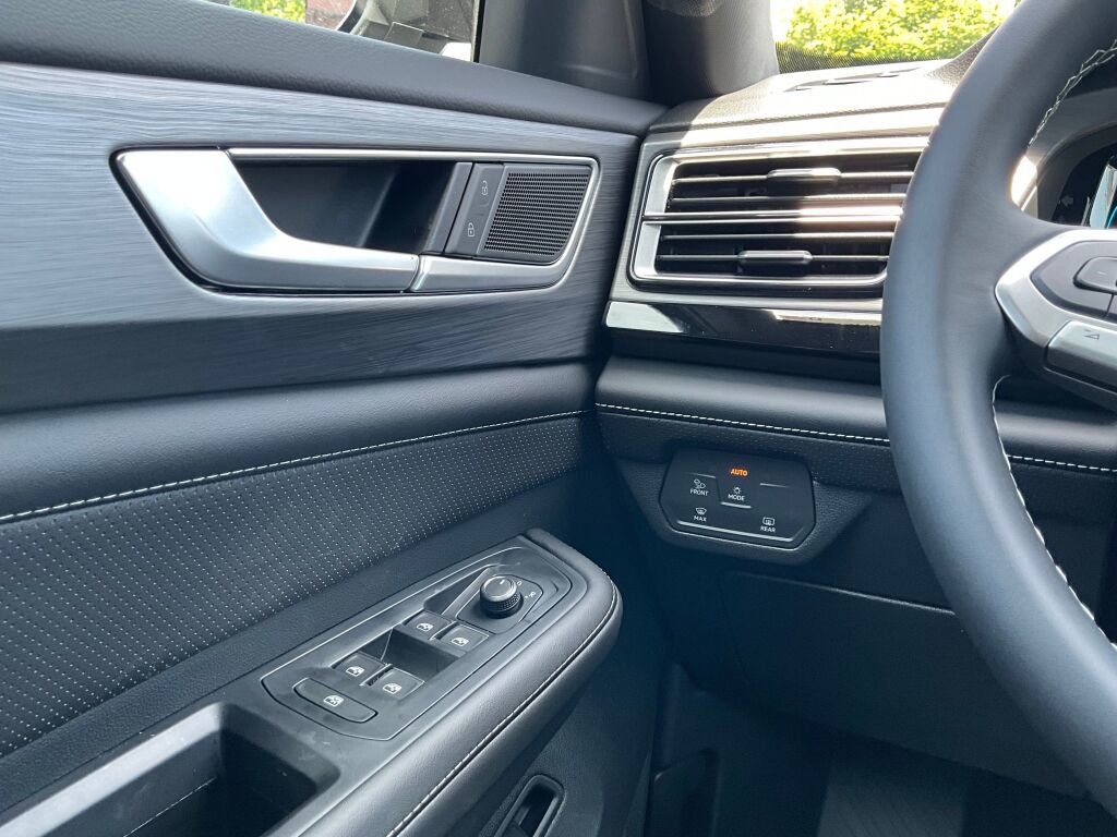 New 2025 Volkswagen Atlas Cross Sport SE image 25