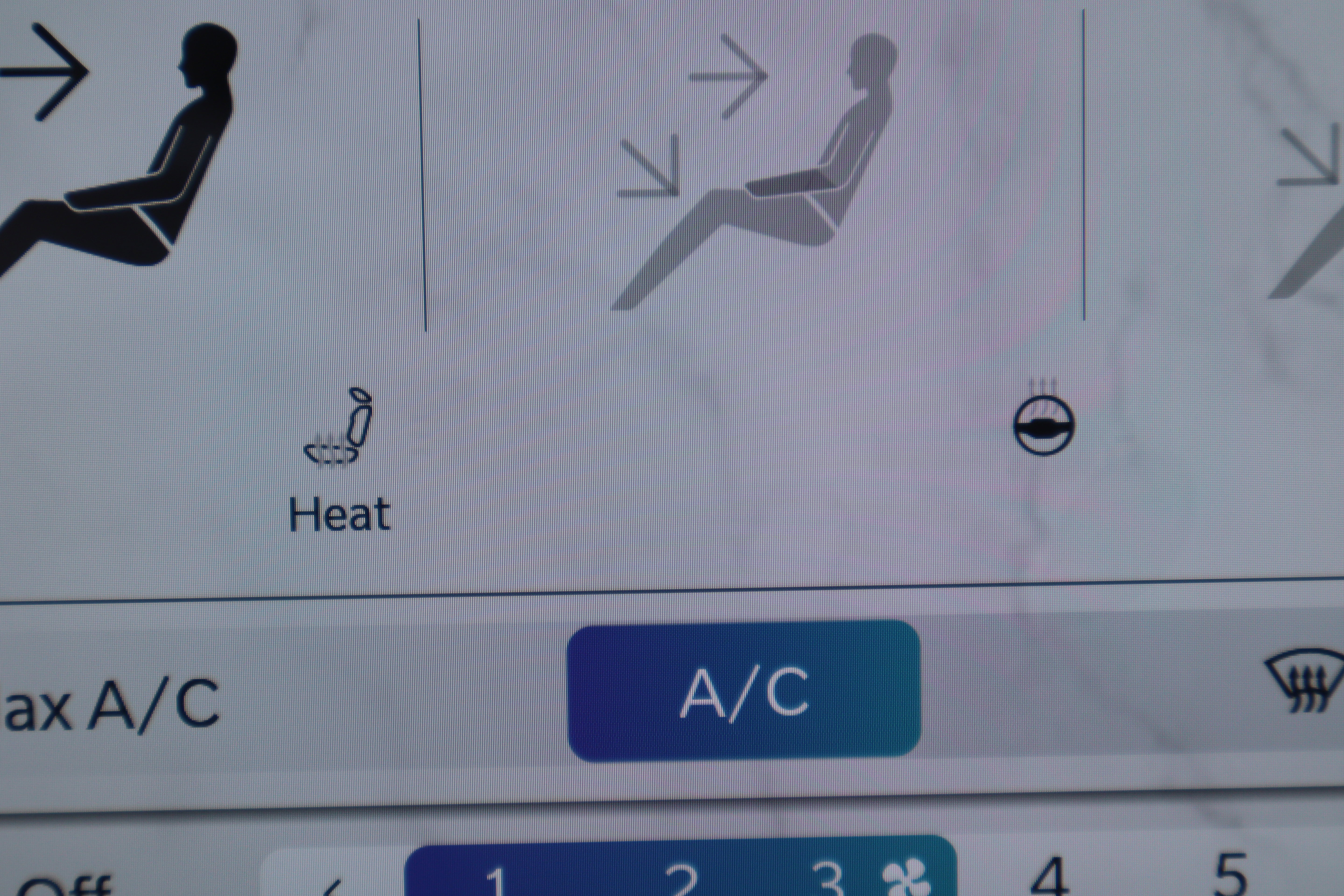 Used 2025 Jeep Wrangler Sahara w/ Safety Group image 22