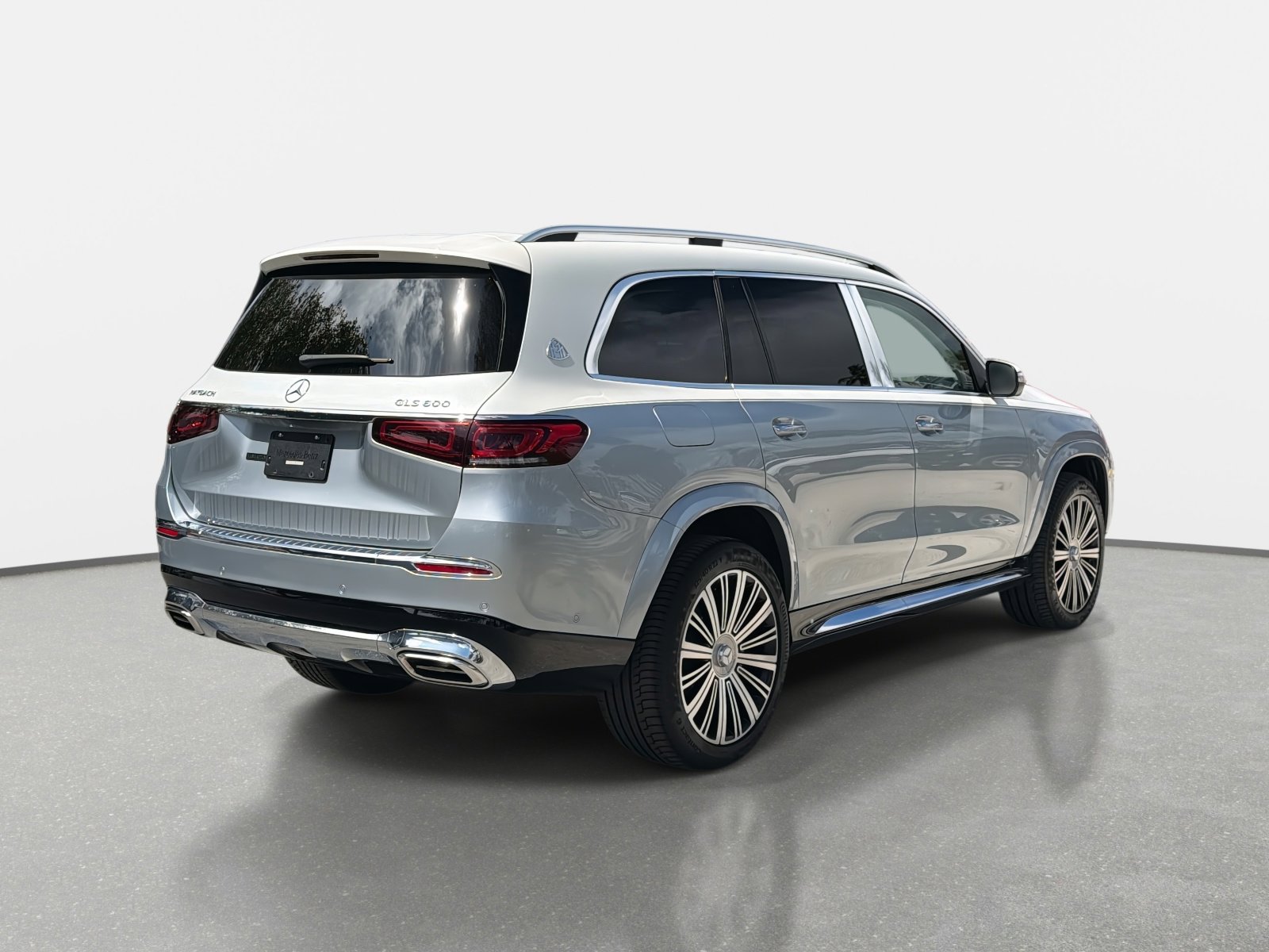 Used 2023 Mercedes-Benz Maybach GLS 600 4MATIC image 3