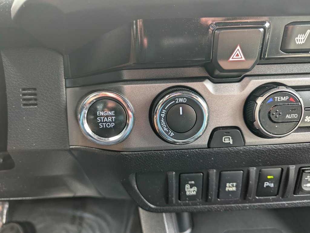 Used 2016 Toyota Tacoma TRD Off-Road image 19