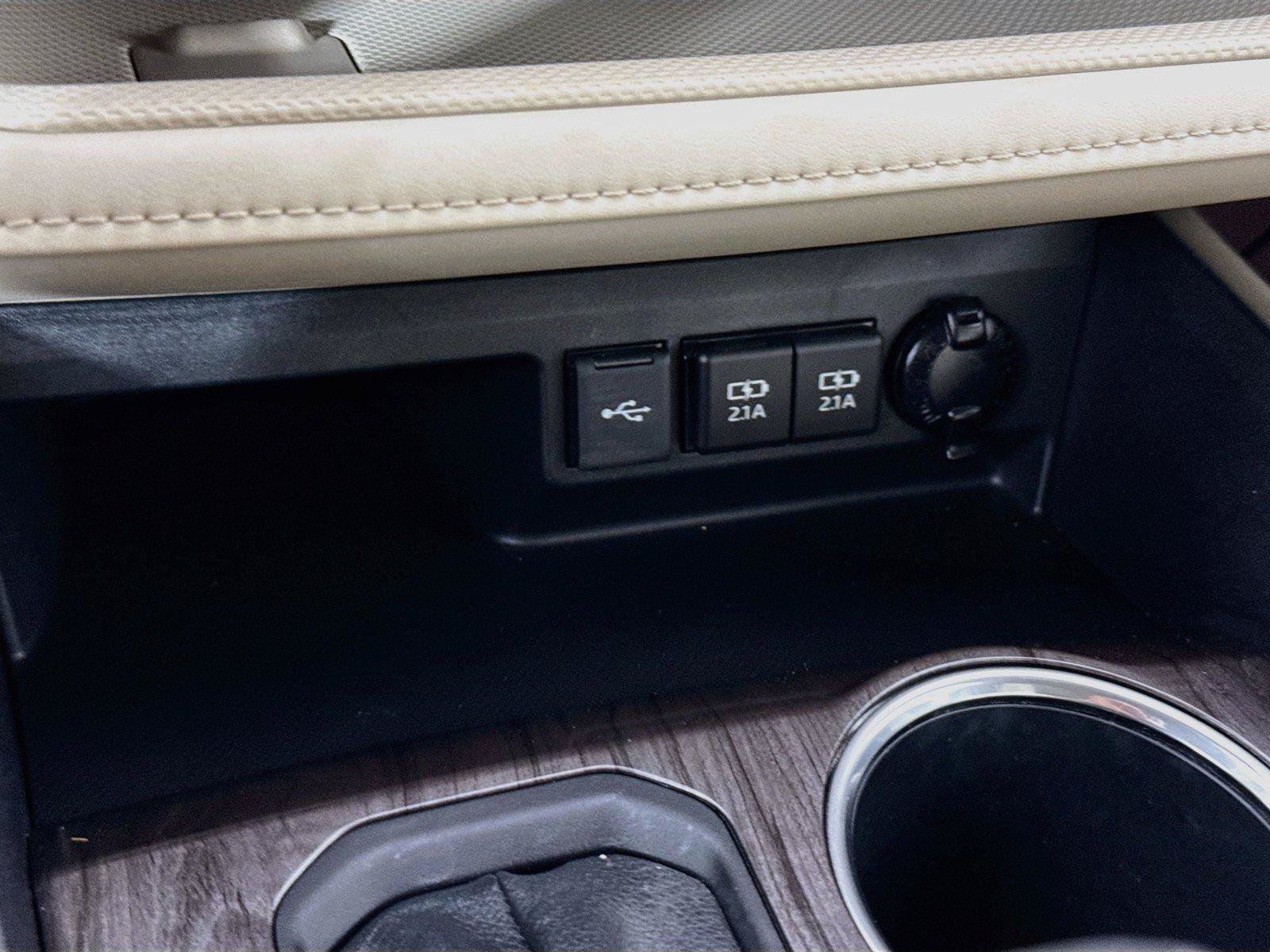 Certified 2021 Toyota Highlander Limited FWD image 29