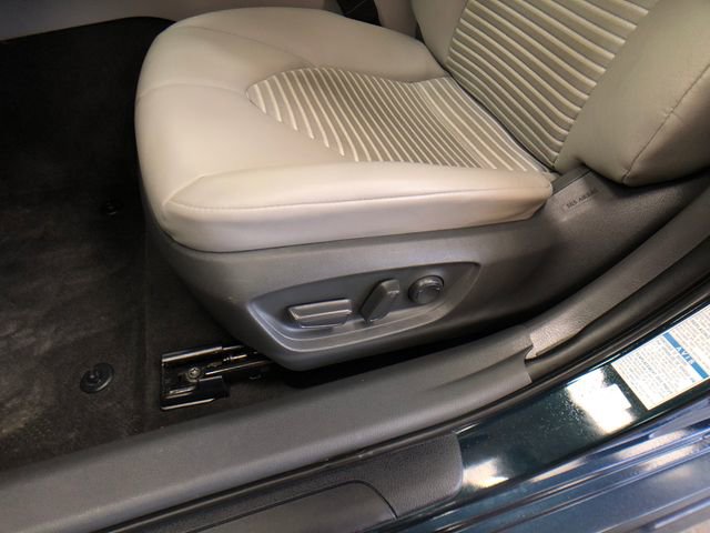 Used 2021 Toyota Camry SE AWD/4WD image 11