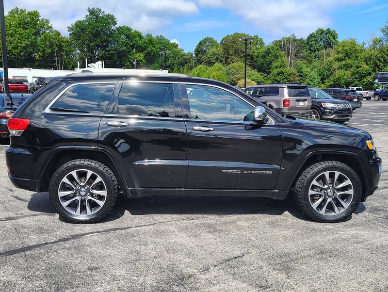 Used 2017 Jeep Grand Cherokee Overland AWD/4WD image 6