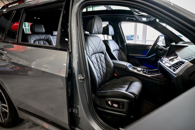 Used 2024 BMW X7 xDrive40i w/ M Sport Package image 28
