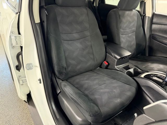 Used 2016 Nissan Rogue SV AWD/4WD image 21