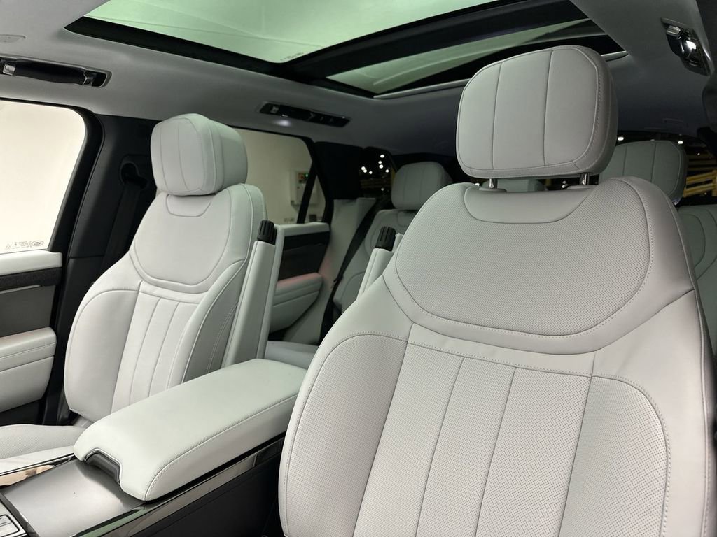 Used 2024 Land Rover Range Rover Sport SE image 14