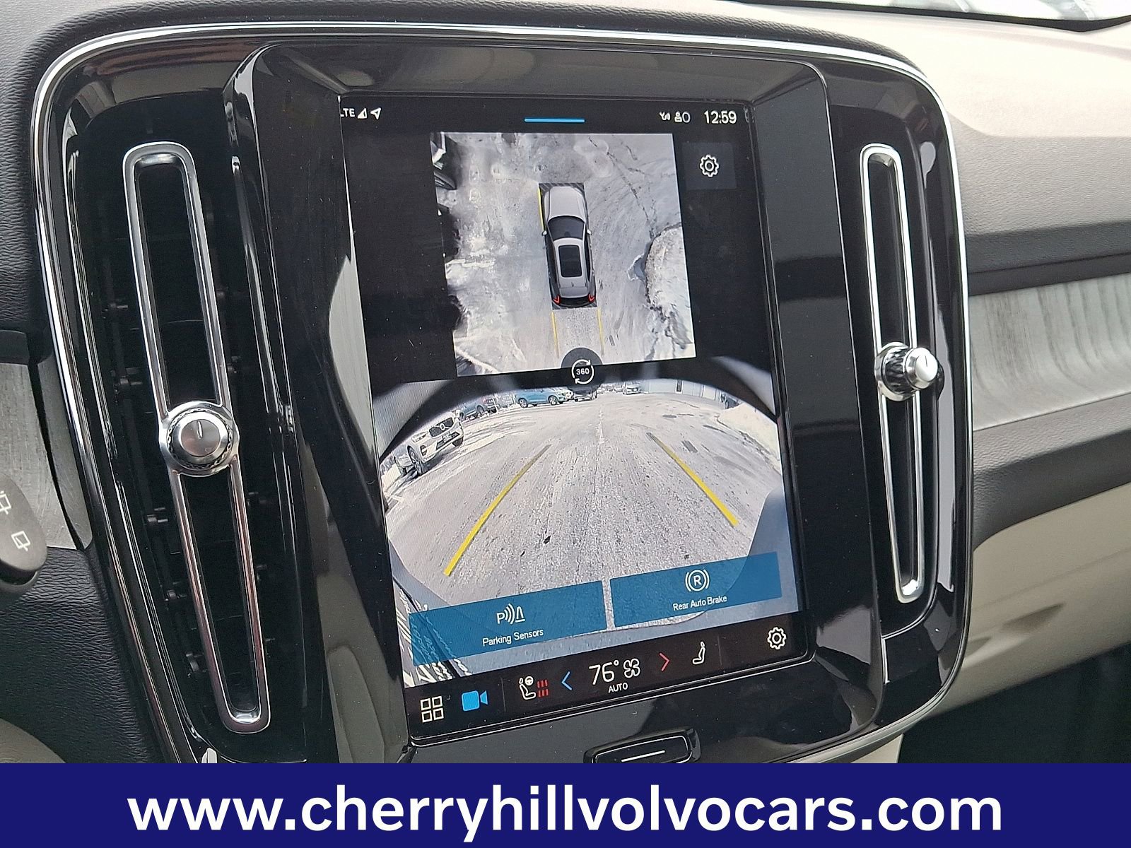 Certified 2025 Volvo XC40 B5 Ultra w/ Climate Package image 19