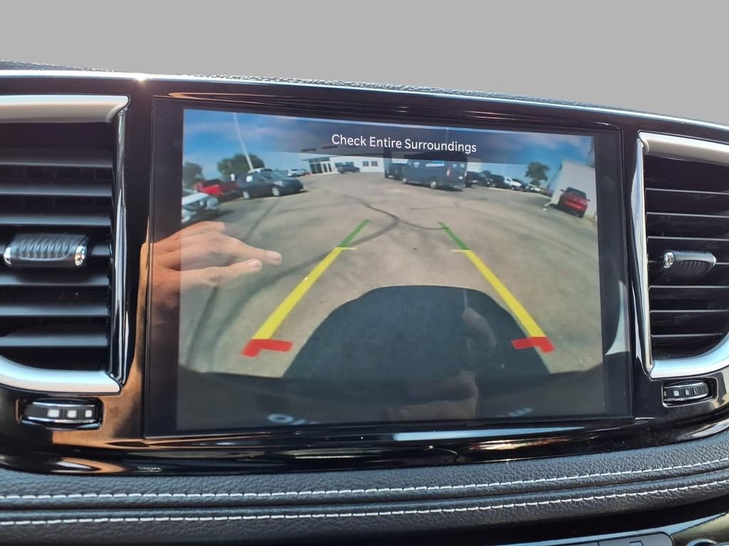 Used 2024 Chrysler Pacifica Limited FWD image 7