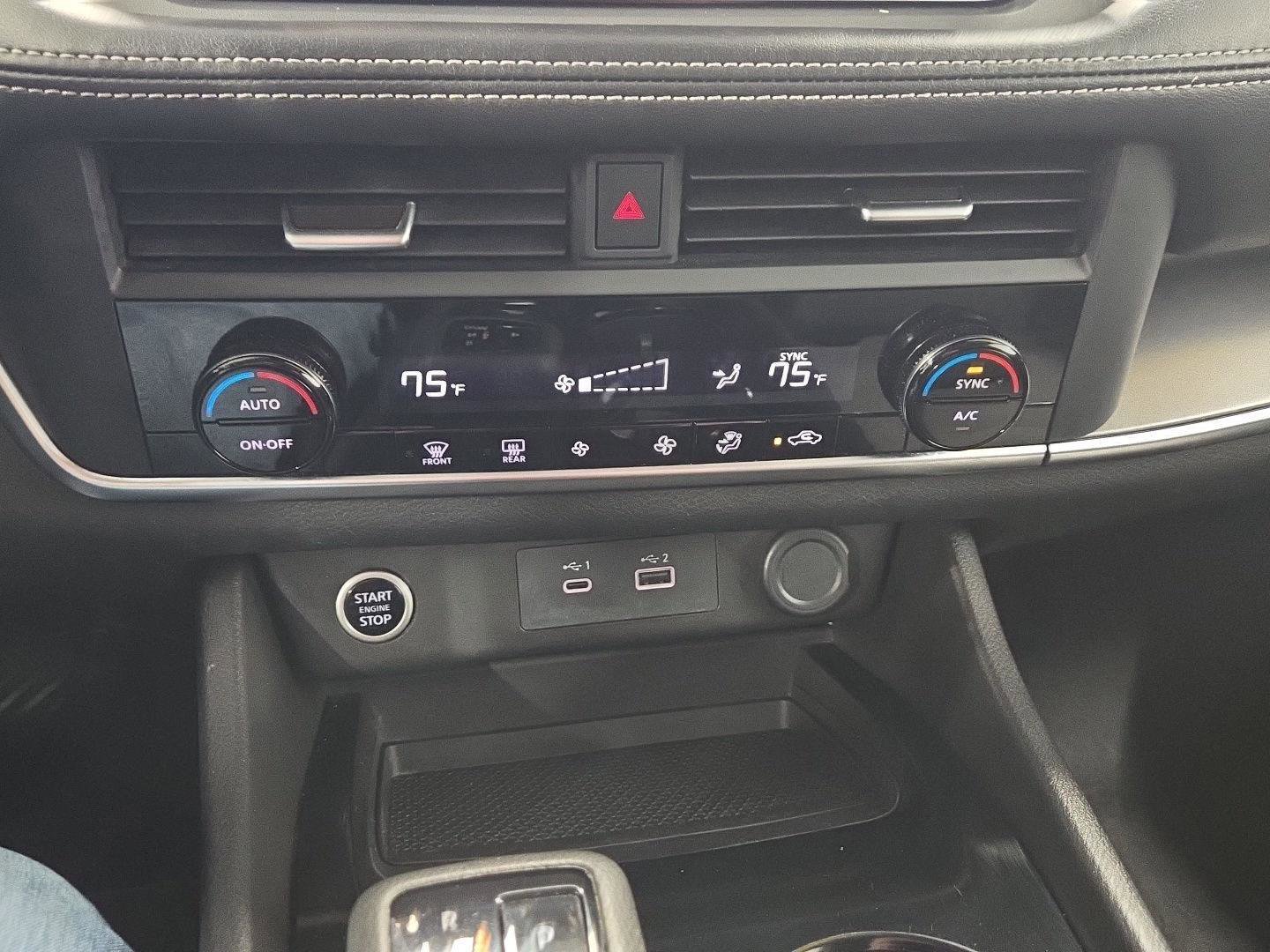 Used 2023 Nissan Rogue SV image 5