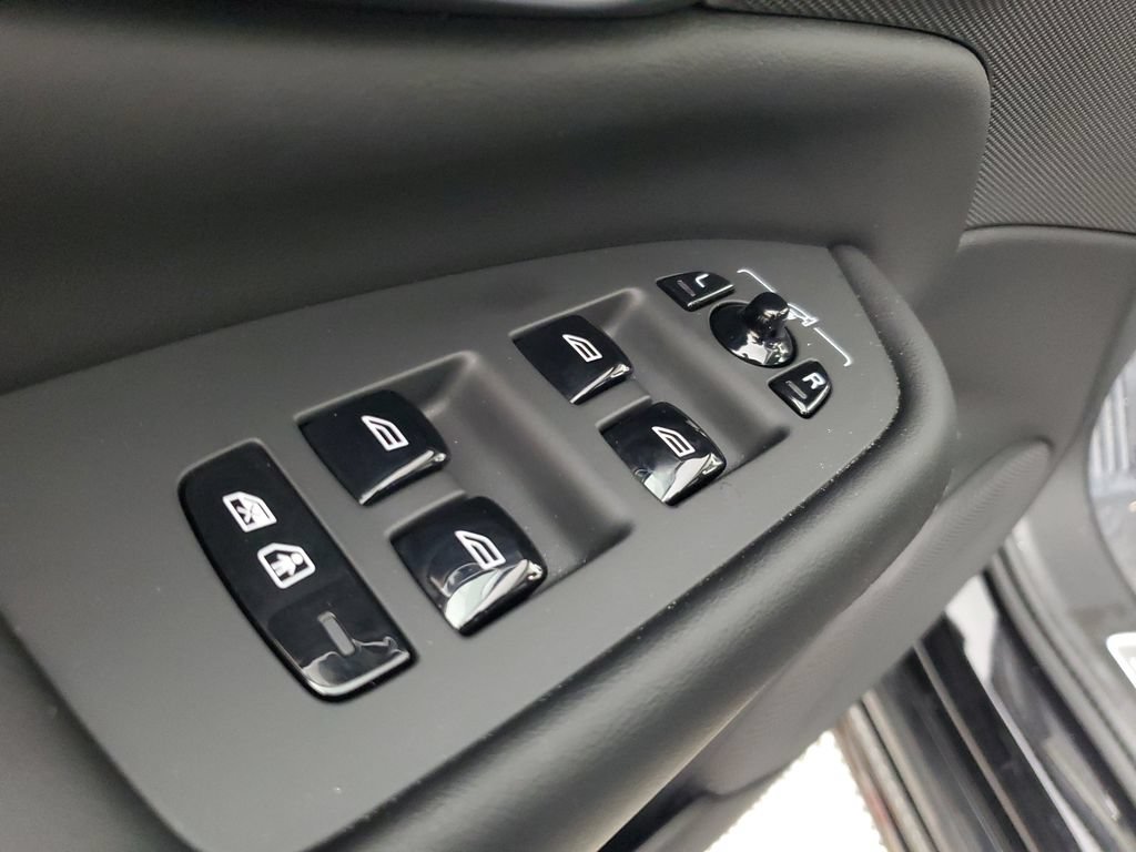 Used 2024 Volvo XC90 B5 Plus AWD/4WD image 22