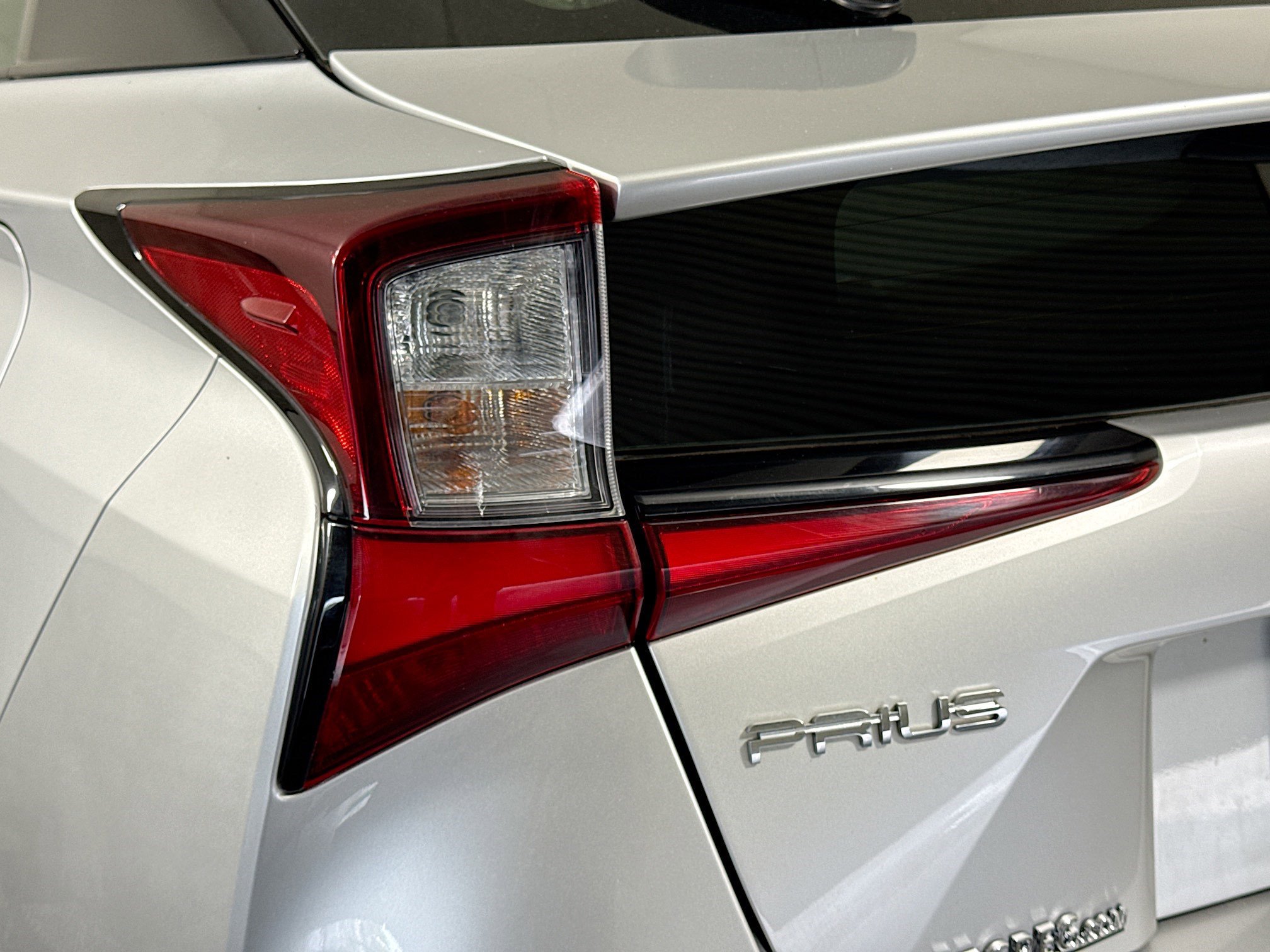 Used 2021 Toyota Prius LE FWD image 36