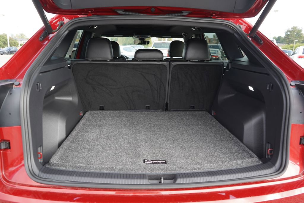 Used 2025 Volkswagen Atlas Cross Sport SEL R-Line image 26