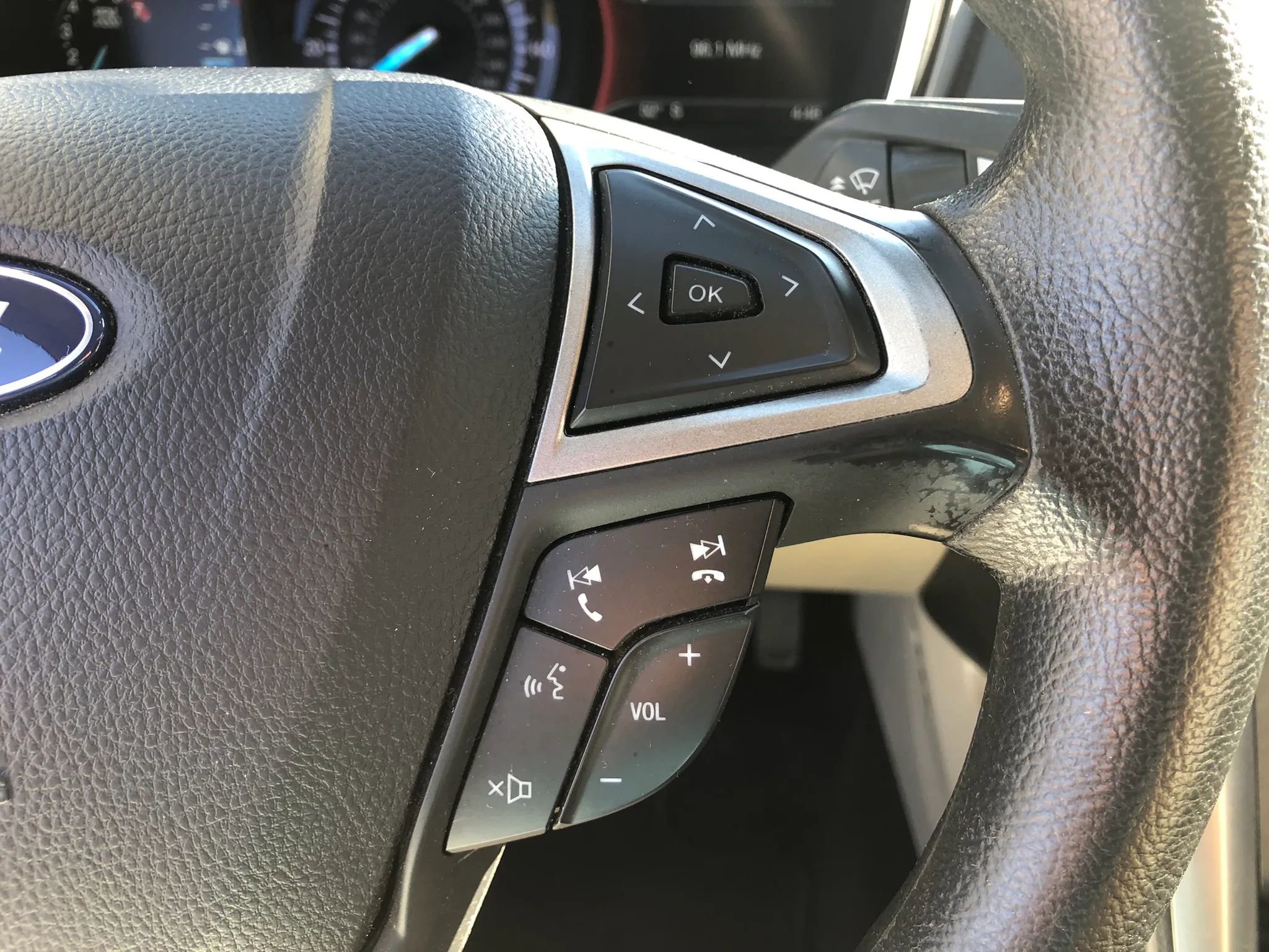 Used 2020 Ford Fusion SE FWD image 24