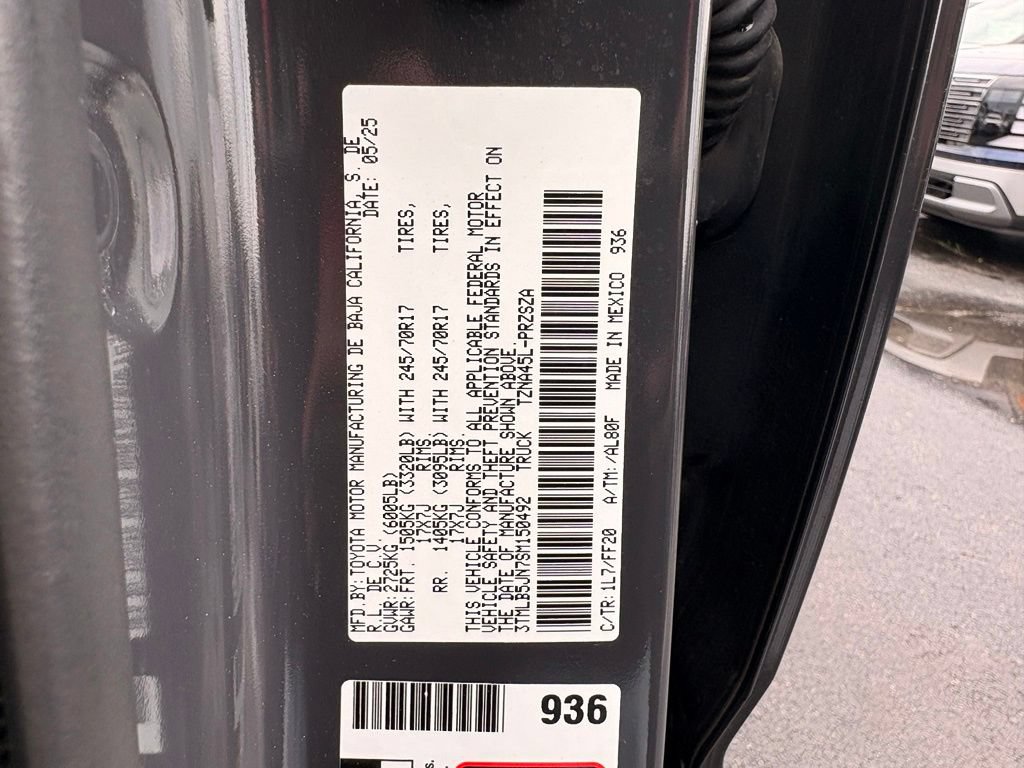 Used 2025 Toyota Tacoma SR5 AWD/4WD image 34