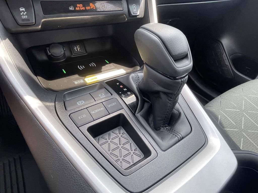 Used 2025 Toyota RAV4 XLE w/ Convenience Package FWD image 20