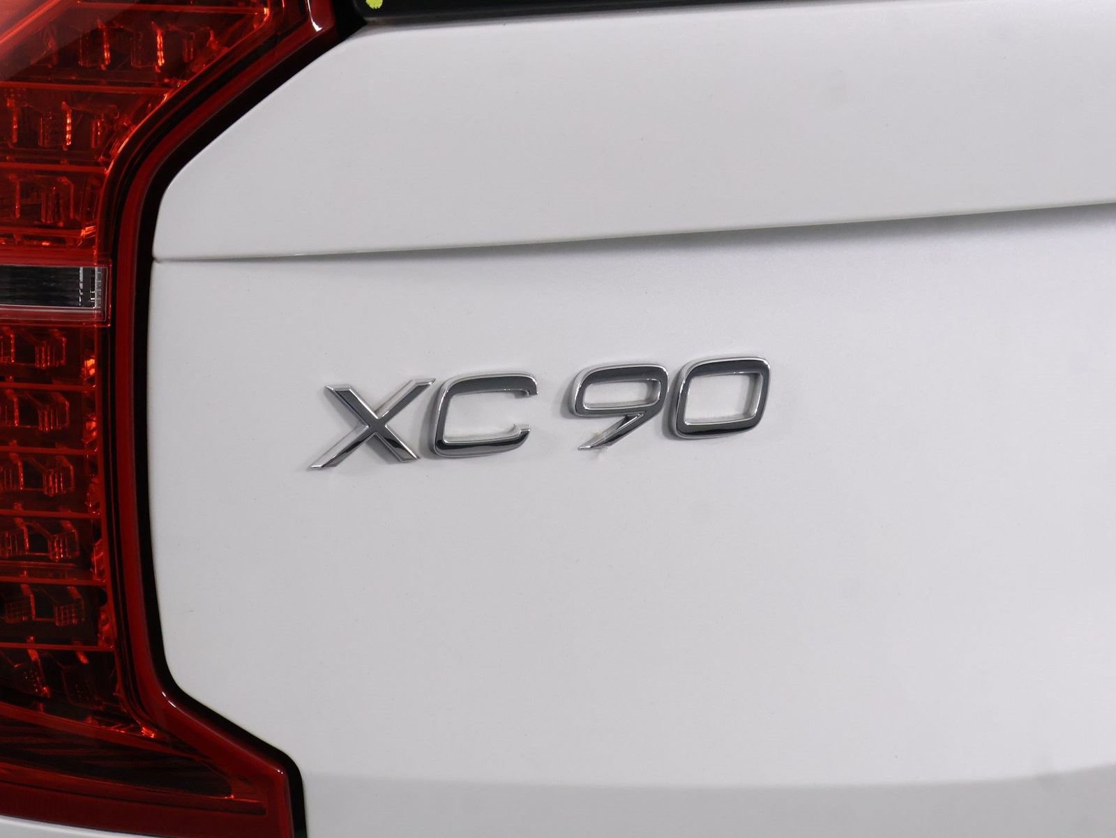 Certified 2023 Volvo XC90 T8 Plus AWD/4WD image 19