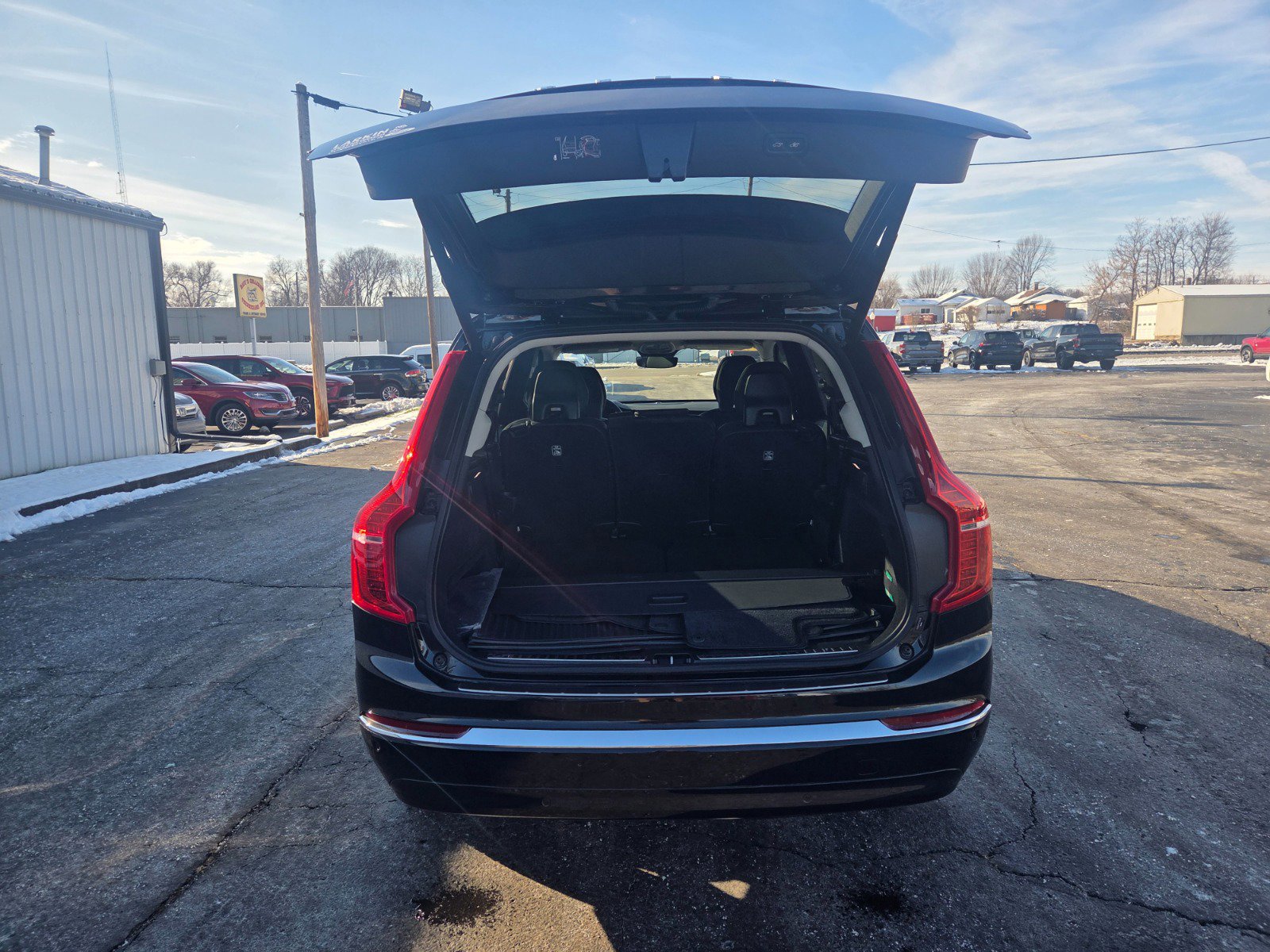 Used 2024 Volvo XC90 B6 Ultimate w/ Protection Package Premier image 12