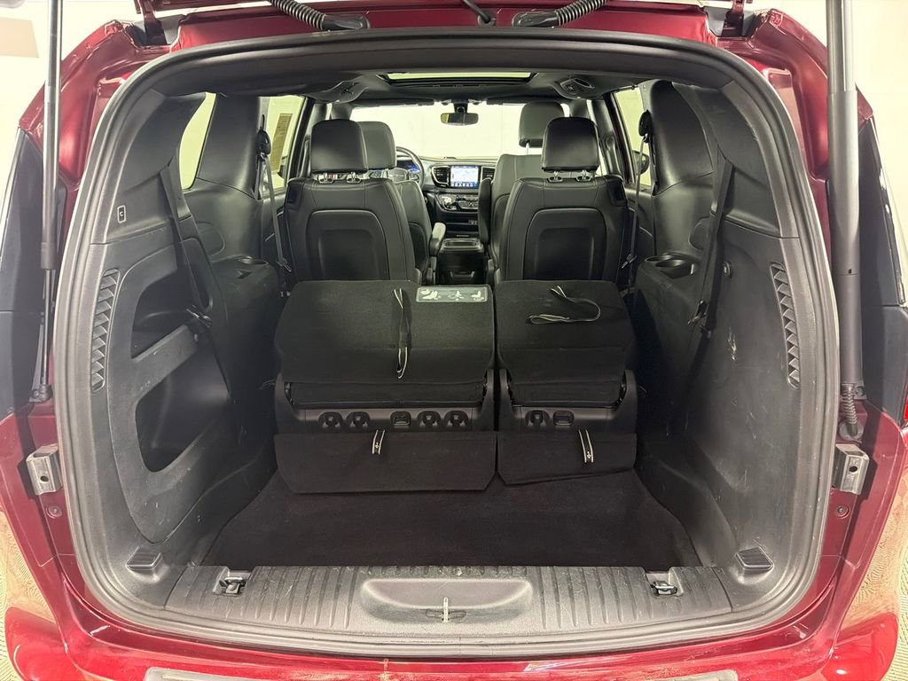 Used 2020 Chrysler Pacifica Touring-L w/ S Appearance Package FWD image 19