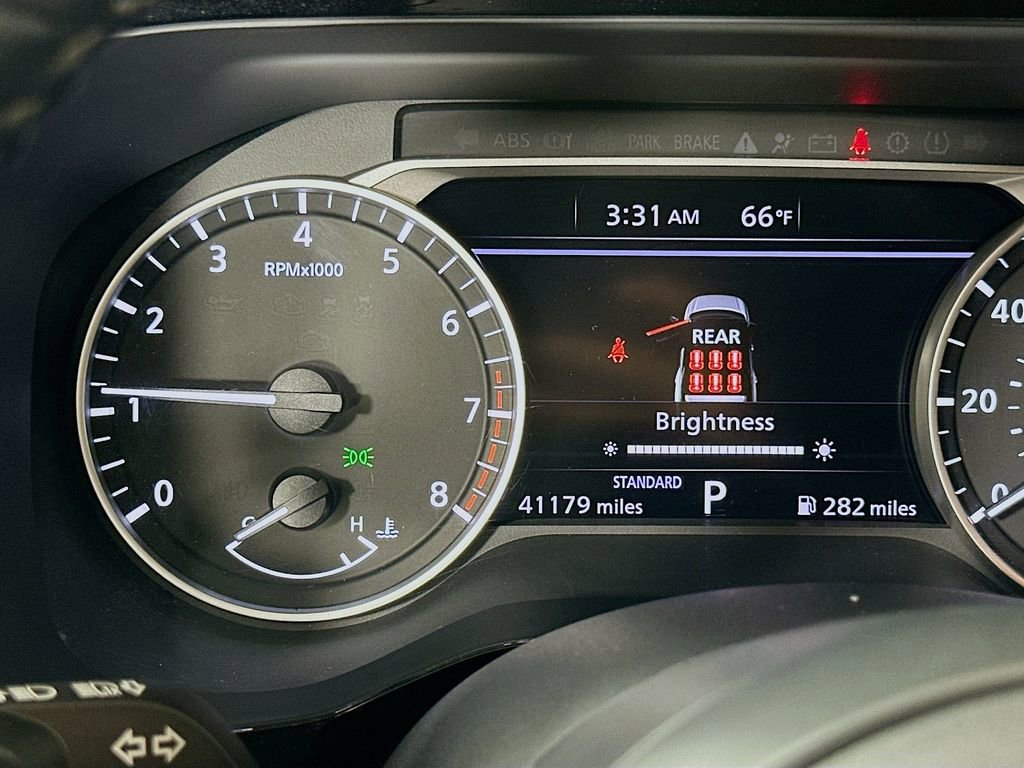 Used 2024 Nissan Pathfinder SV image 12