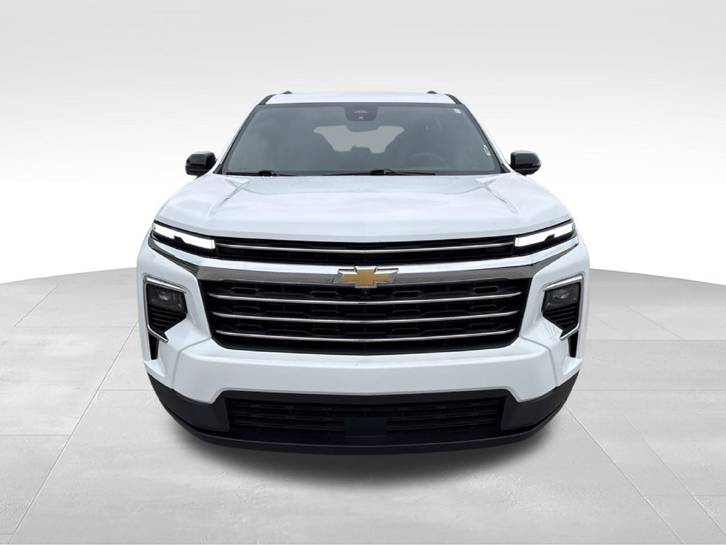 Used 2026 Chevrolet Traverse LT w/ Driver Confidence Package FWD image 2