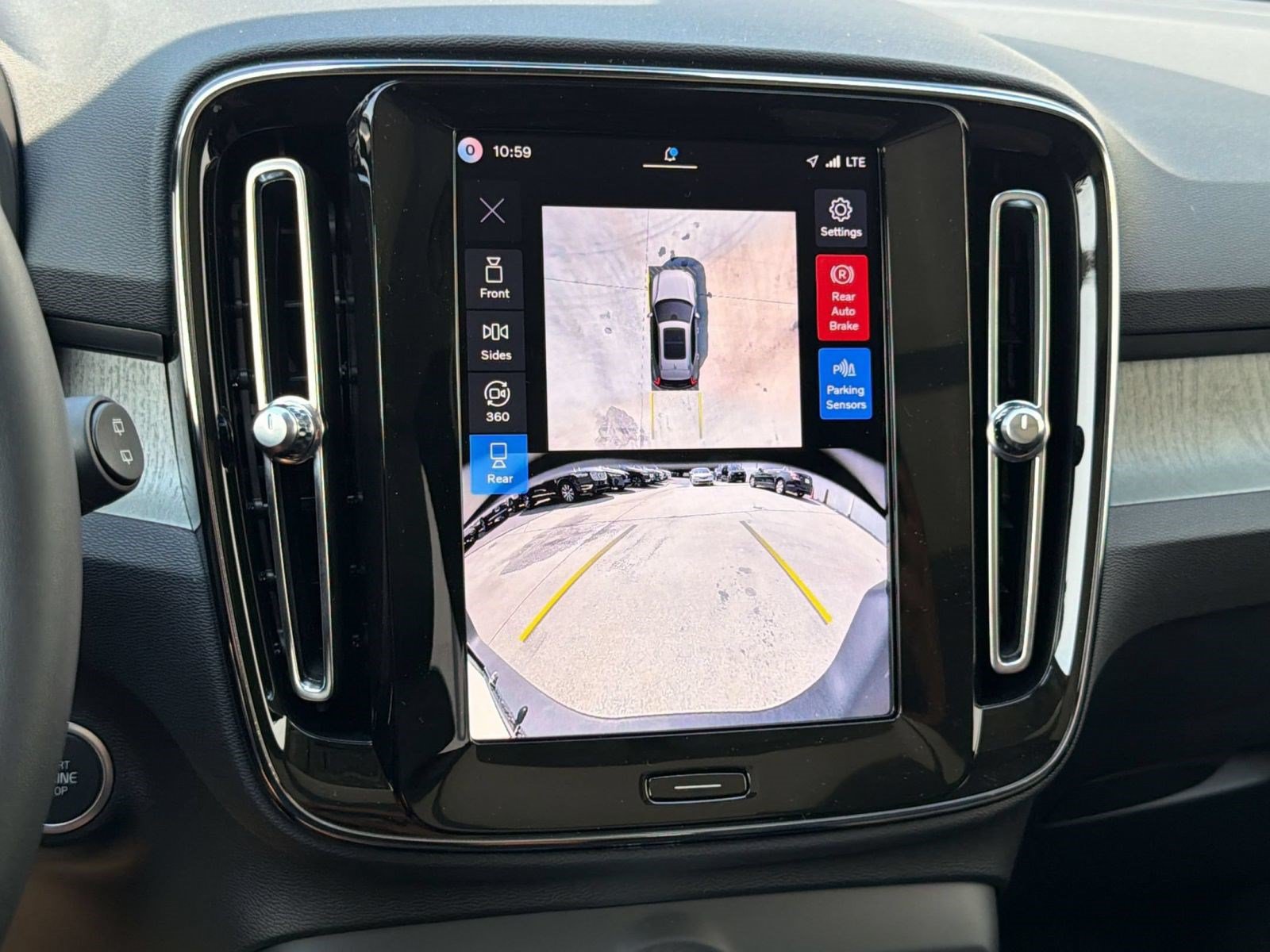 New 2026 Volvo XC40 B5 Plus w/ Climate Package AWD/4WD image 18