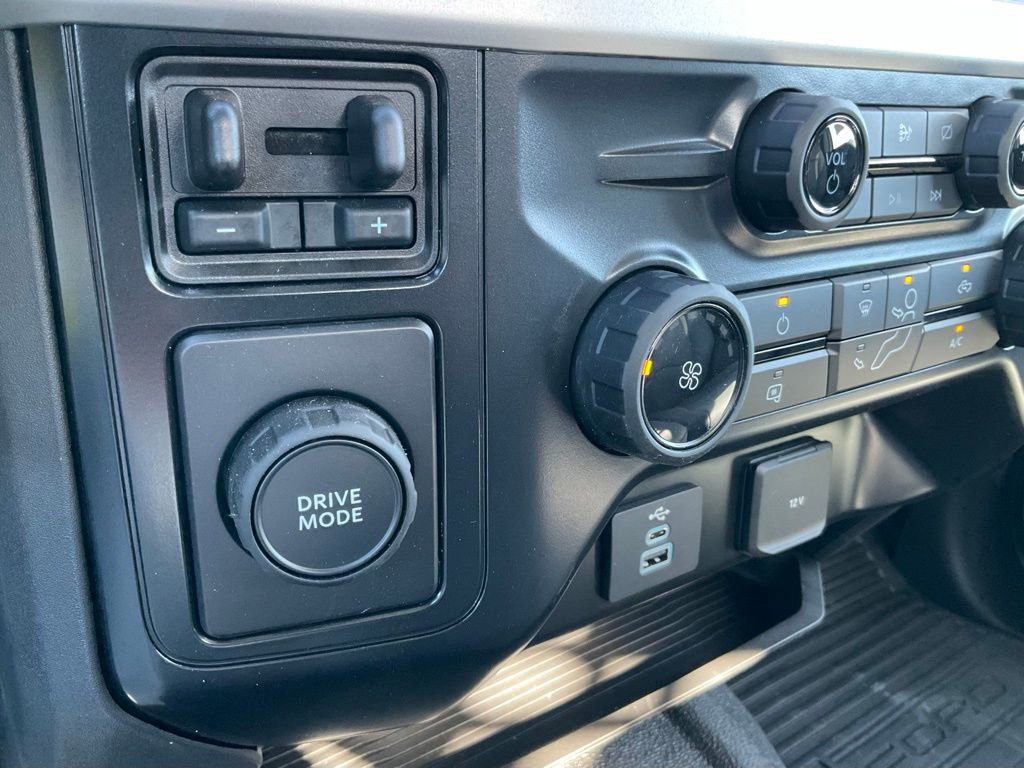 Used 2024 Ford F450 XL w/ XL Chrome Package image 39