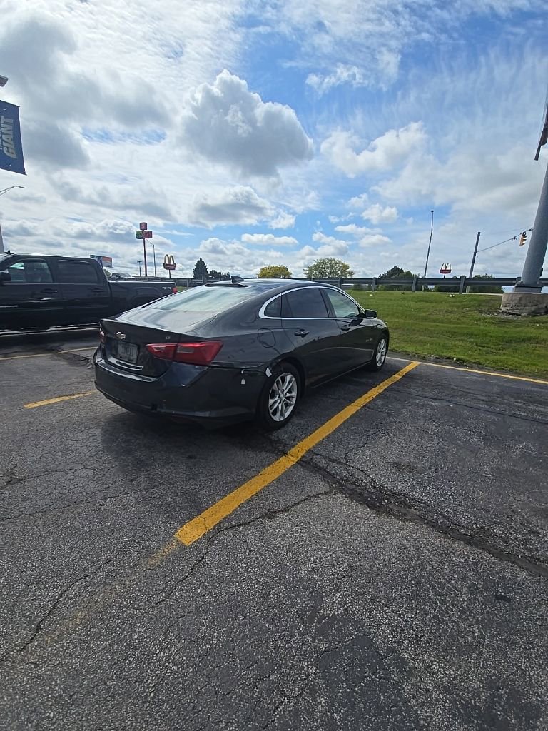 Used 2018 Chevrolet Malibu LT FWD image 3