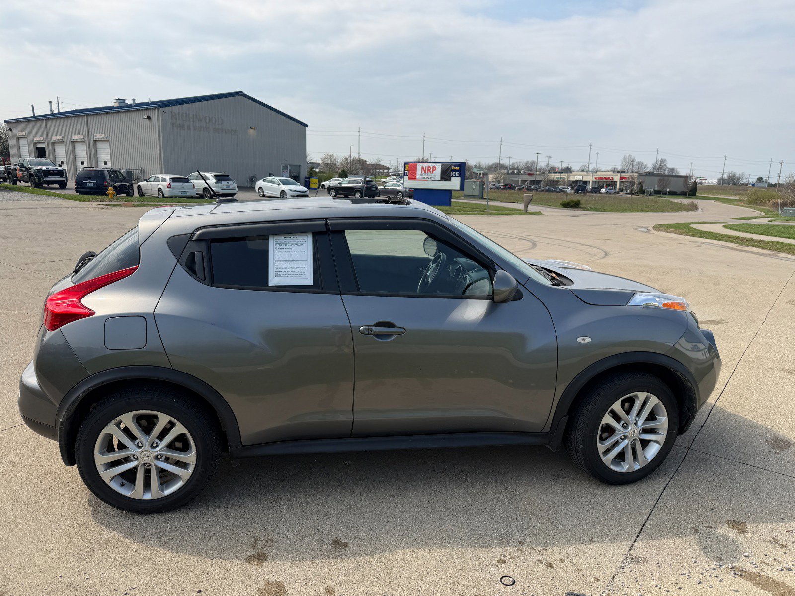 Used 2014 Nissan Juke SL image 2