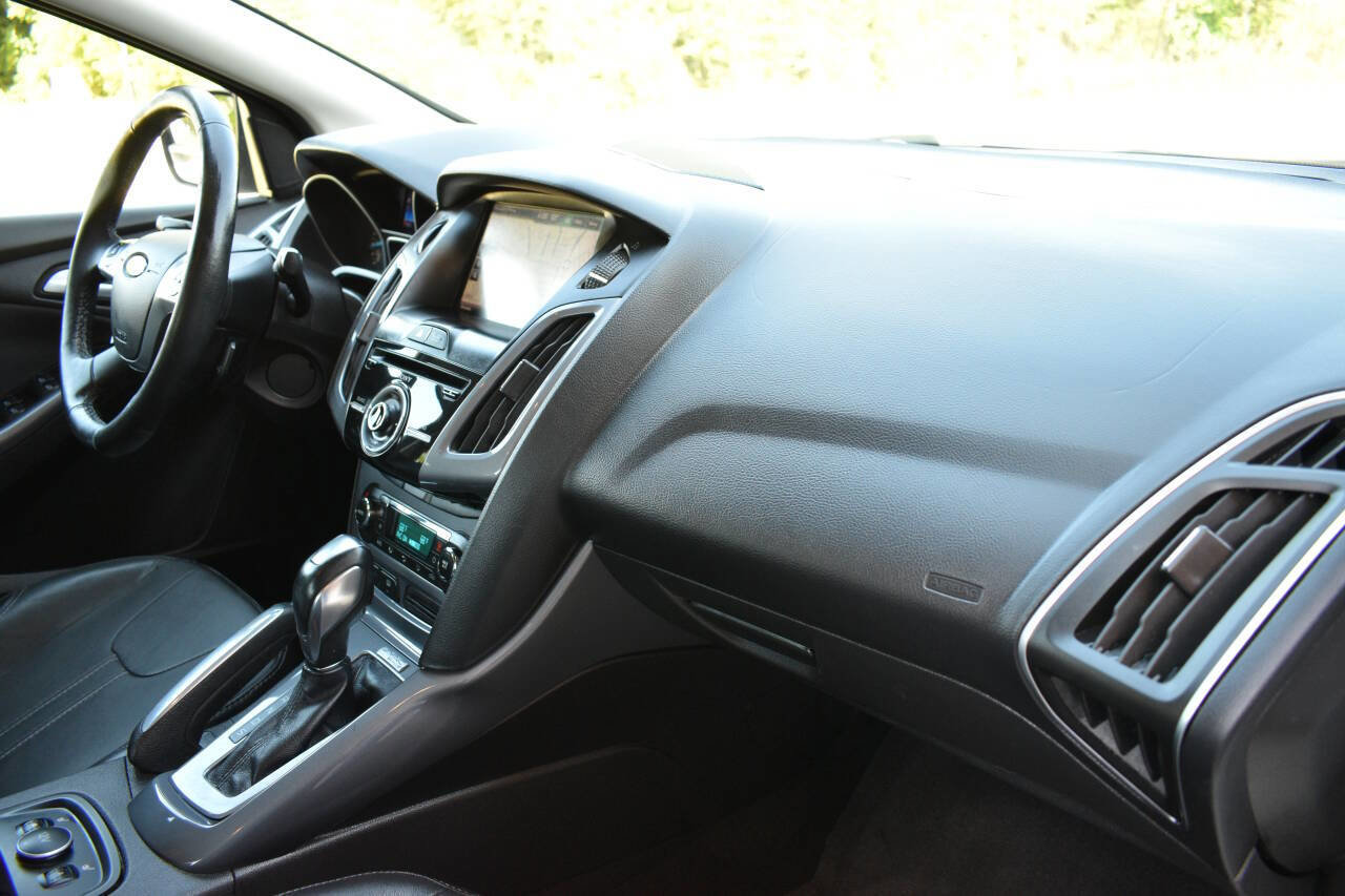 Used 2013 Ford Focus Titanium w/ Titanium Handling Pkg image 21