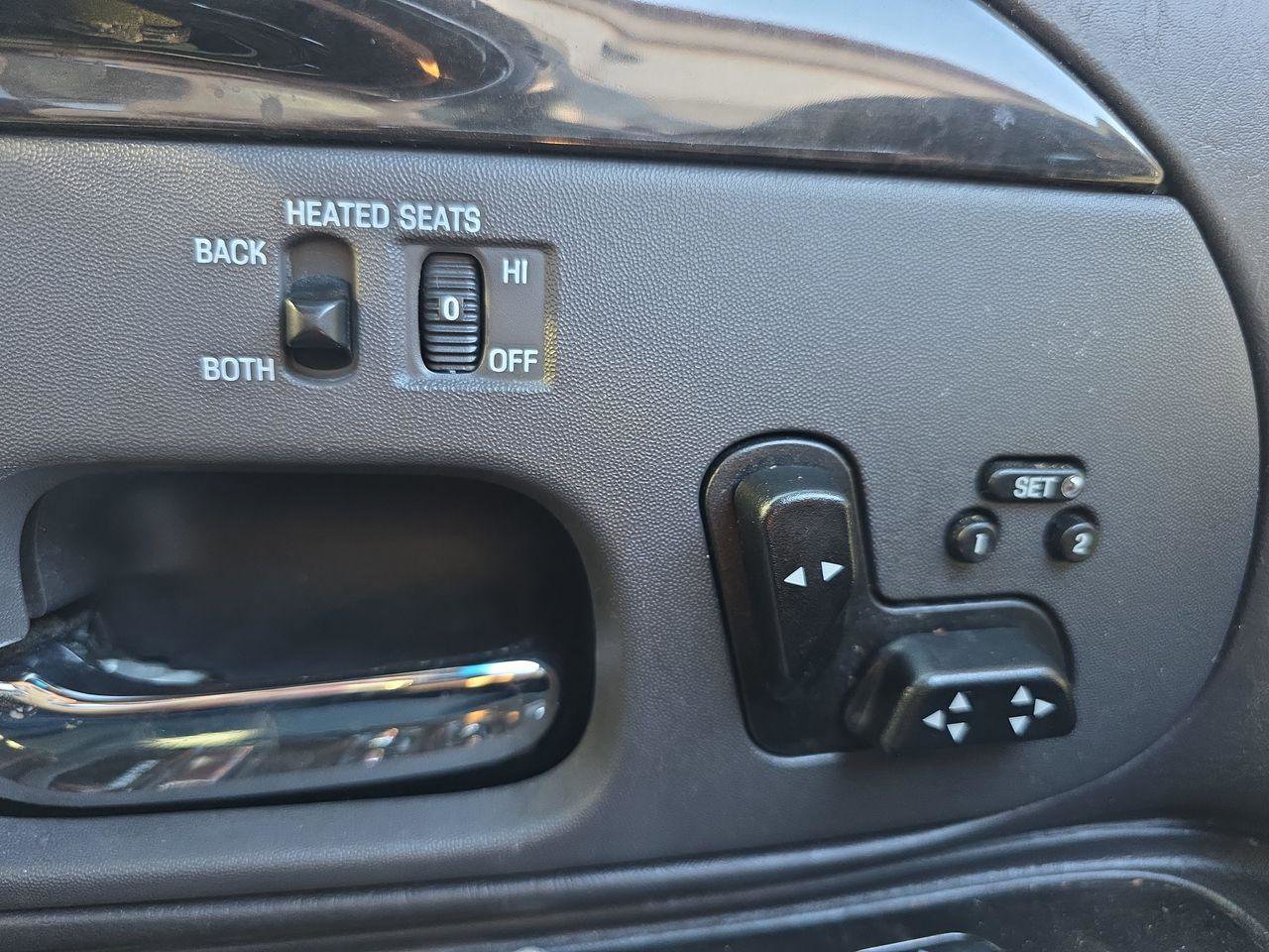 Used 1999 Lincoln Town Car Signature RWD image 4