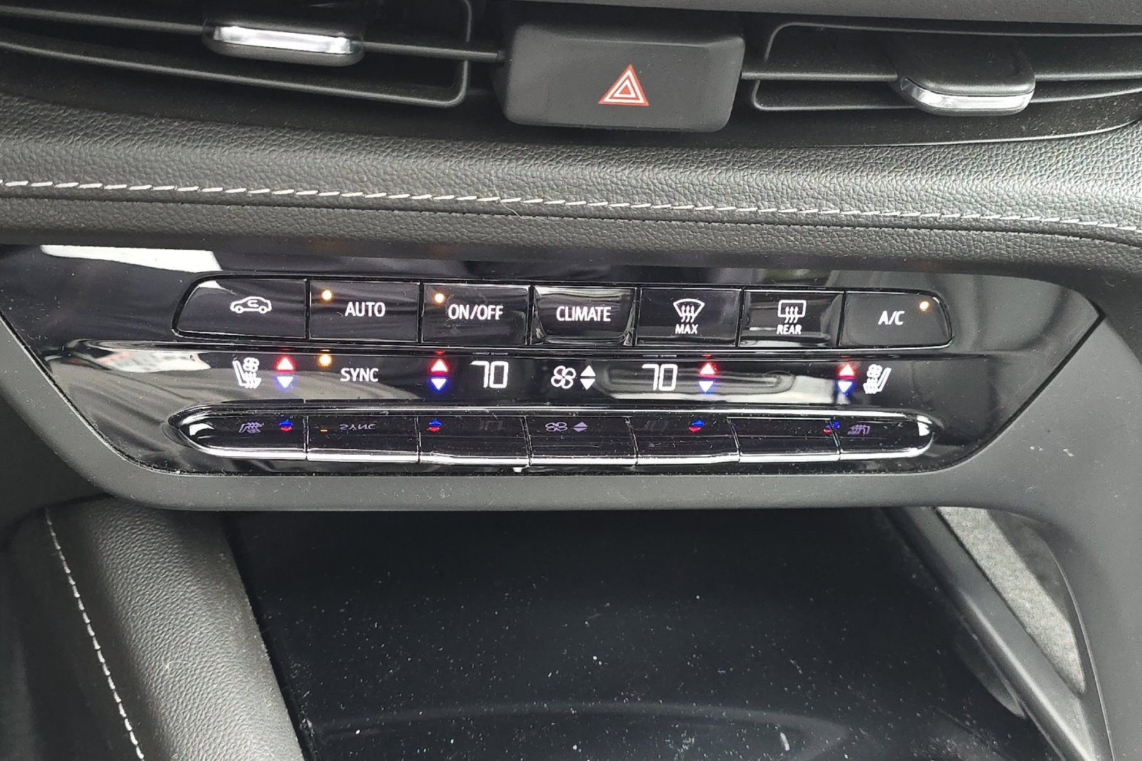 Used 2022 Buick Envision Avenir w/ Technology Package II image 21