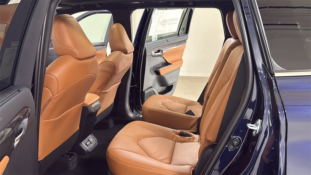 New 2026 Toyota Highlander Platinum image 15