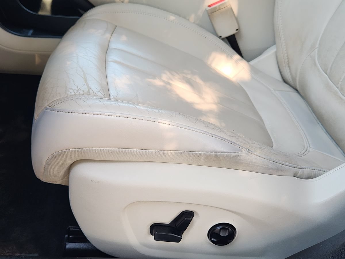 Used 2017 Chrysler 200 Limited Platinum FWD image 43